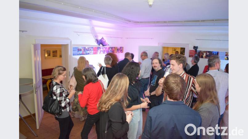 Eine sehenswerte Ausstellung präsentierte Marlene Thimet, welche die 14 Akte der Vereinsgeschichte interessant darstellte. Bild: bnr