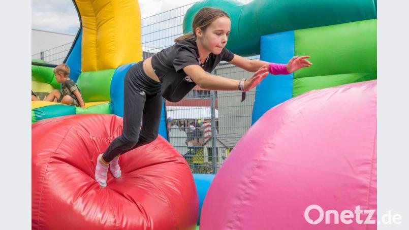 Der Hindernisparcours ist die beliebteste Attraktion des Hüpfburgenfestivals. Bild: sml