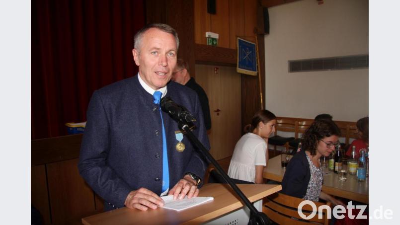 Die Begrüßung übernahm der gastgebende Ortsobmann Helmut Konrad, dessen MMC 80 Jahre alt wurde. Bild: wro