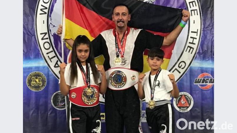 Die Scorpion-Fighters Georgia Dabrowski, Nino Lourzki und Maurice Dabrowski (von links) gewannen bei der WM in Kroatien zwei Titel und holten zweimal Silber. Bild: exb