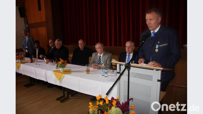 Helmut Konrad (rechts) leitet als Ortsobmann die Wiesauer MMC. An diesem Festtag konnte sie auch auf die Gründung vor 80 Jahren zurückblicken. Bild: wro