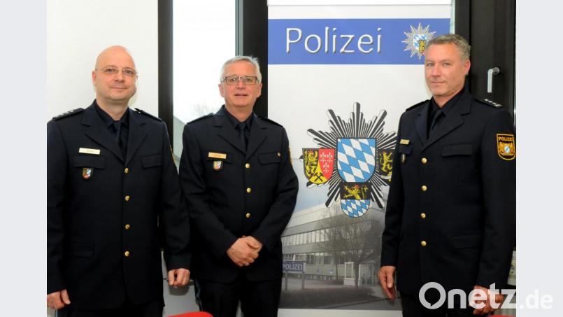 Verkehrspolizeiinspektions-Chef Friedrich Böhm (Mitte), sein Stellvertreter Joseph Decker (rechts) und Ingo Witte, Leiter der Autobahnpolizei Schwandorf, erläutern die Verkehrsstatistik 2018. Bild: Stephan Huber