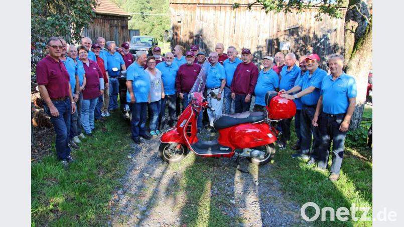 Die Rollerfreunde aus Nabburg und Seugast trafen sich in Brudersdorf. Bild: exb