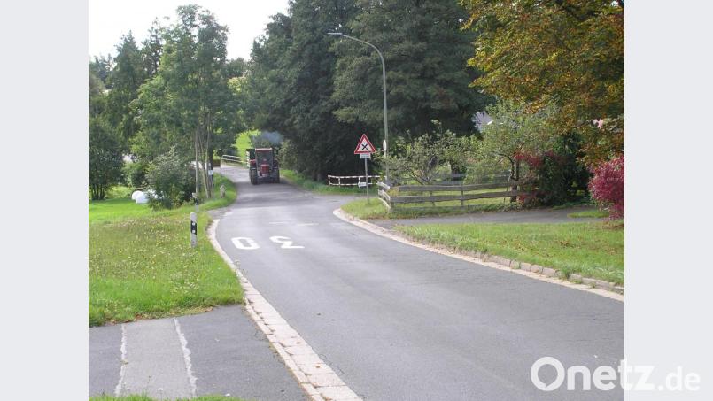 Die enge Ortsdurchfahrt von Weihermühle soll 2020 breiter werden. Bild: öt