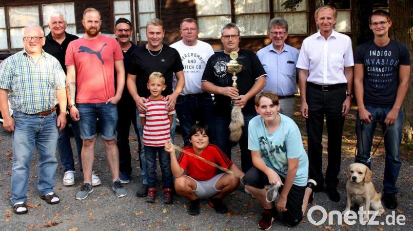 Die Gewinner der Aufgaben sowie die Fuchs-Finder freuen sich über ihre Siege. Bild: R. Kreuzer