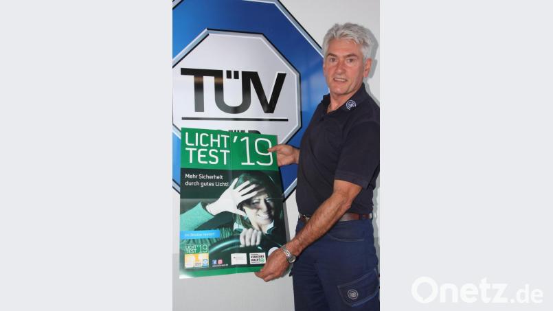 Jedes Jahr gibt es ein Plakat für den Licht-Test. Im Oktober bieten das Deutsche Kraftfahrzeuggewerbe und die Deutsche Verkehrswacht gemeinsam mit den Werkstätten die Aktion an – bereits seit 1956. Bild: kro