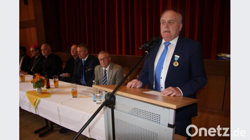 Max Pravida (rechts) stammt aus Pressath. Der Bezirksobmann war einer der Redner beim Konvent der MMC in Wiesau Bild: wro