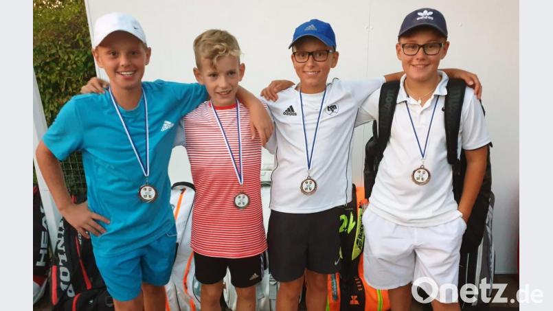 Die Neunkirchener Bambini-Mannschaft mit Andreas Nickolai, Marcel Zwetzig, Simon Döllinger und German Würschinger (v. l. n. r.) landete bei der „Nordbayerischen“ auf dem dritten Platz. Bild: lst Bild: lst