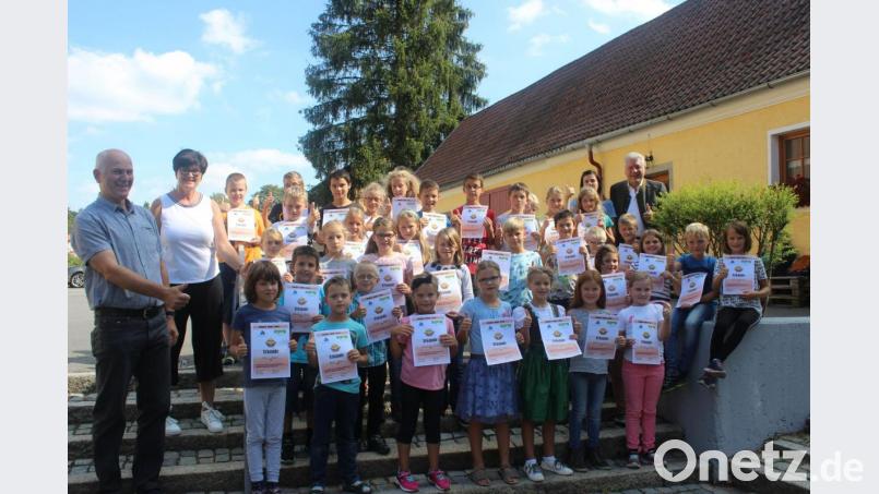 Die Marktbücherei Floß und die Gemeindebücherei Flossenbürg zeichnen die fleißigstens Ferienleser aus. Bild: exb
