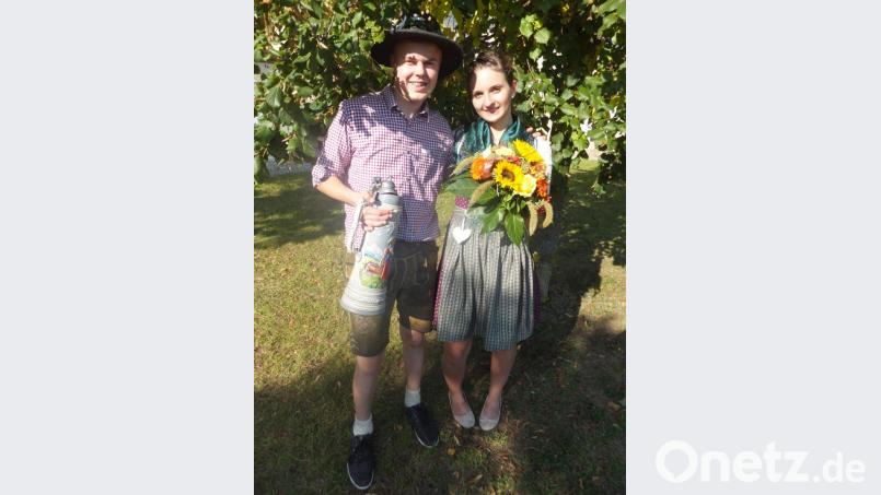 Viel Kondition brauchte das neue Oberkirwapaar Paul Segerer und Lena Schmalzl für die tollen Tage in Iber. Bild: ibj