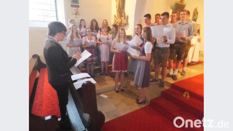 Viel Lob gab es für den Gesang des Kirwa-Kirchenchores. Bild: ibj