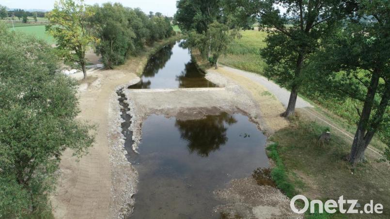 Das Wehrgebäude und die Mauern sind verschwunden. Naturnah zeigt sich das Untere Wehr am Flutkanal nach der Umbaumaßnahme. Neu angelegt wurde auch der Fischaufstieg. Bild: Wasserwirtschaftsamt Weiden