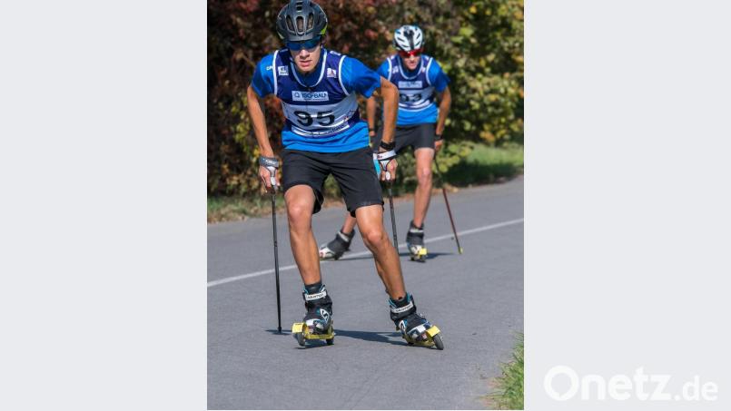 Die Jugendlichen und Herren erreichen über 30 km/h im Durchschnitt auf den schmalen Rollen. Der Hirschauer Linus Uschold wurde im Vorjahr Zweiter. Für die Langläufer ist das Rennen die letzte Positionsbestimmung vor dem Winter. Bild: chl