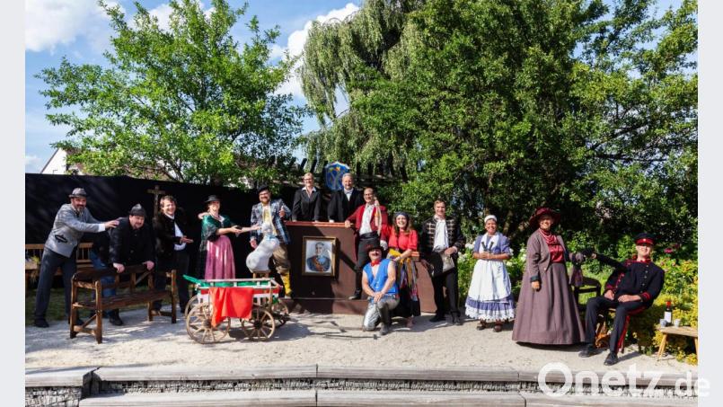 Mit dem &quot;Theaterbiergarten&quot; auf dem Platz hinter dem Mehrzwecksaal landete die Theatergruppe einen Volltreffer. Bild: Theatergruppe