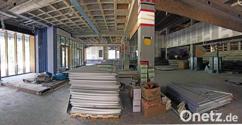 Die Aula der Schule sieht noch nach Baustelle aus. Sie soll einmal das Highlight im Schulgebäude werden. Bild: Gabi Schönberger