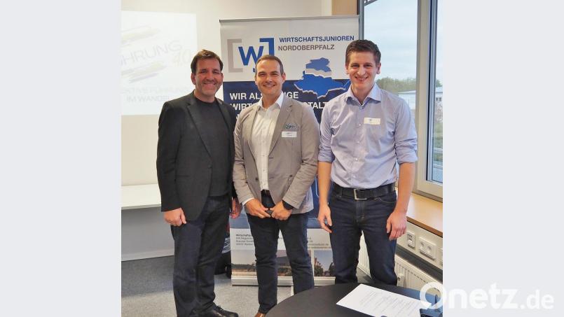 Referenten und Gastgeber des Themenabends Führung 4.0 sind (von links) Andreas Bachmann und Patrick Fischer von &quot;Wexelerate&quot; sowie Michael Sperber von den Wirtschaftsjunioren. Bild: Bühner