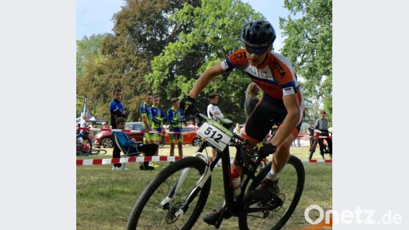 Manuel Joachimstaler in Aktion: Beim XCO-Bikecup in Weißenfels belegte der U19-Fahrer Platz neun und sicherte sich damit erstmals vier-Weltcup-Punkte. Bild: A. Schwarzmeier