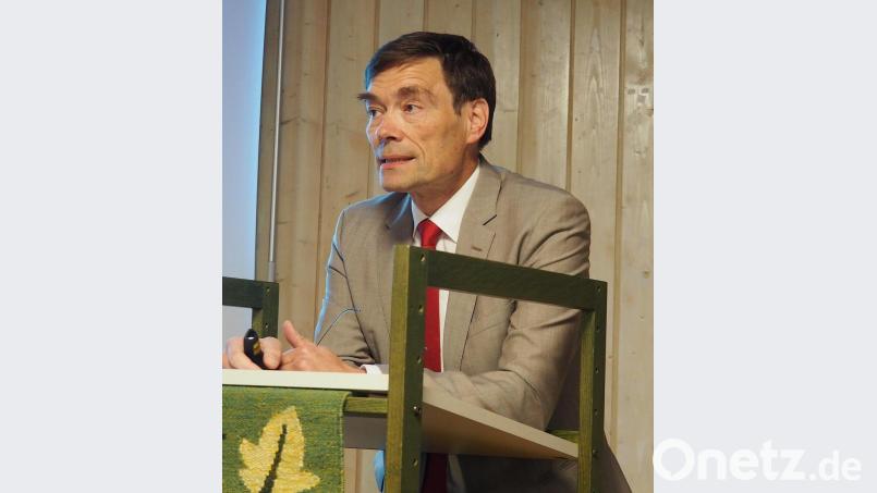 Professor Notger Slenczka von der Humbold-Universität in Berlin spricht beim Freundeskreis der Akademie Tutzing. Bild: Bühner