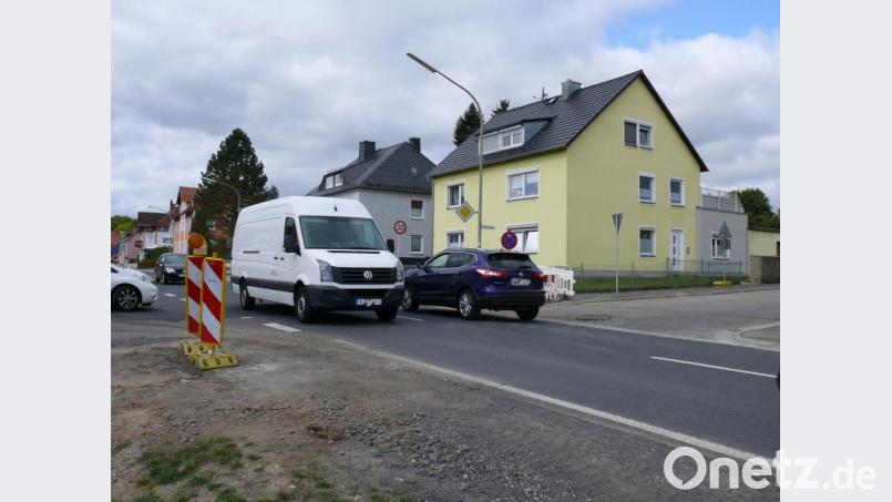 An dieser Stelle versuchte die Seniorin lange Zeit vergeblich die Bundesstraße zu überqueren, bis ein Kavalier der Straße kam. Bild: ubb