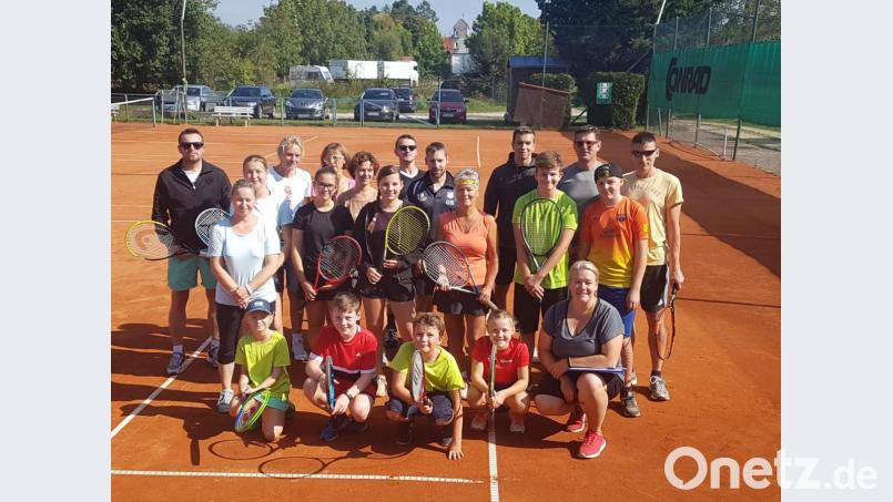 Beim Familienturnier des TC Vilseck stand der Spaß im Vordergrund. Ein Match bestand aus vier Spielen. Bild: exb