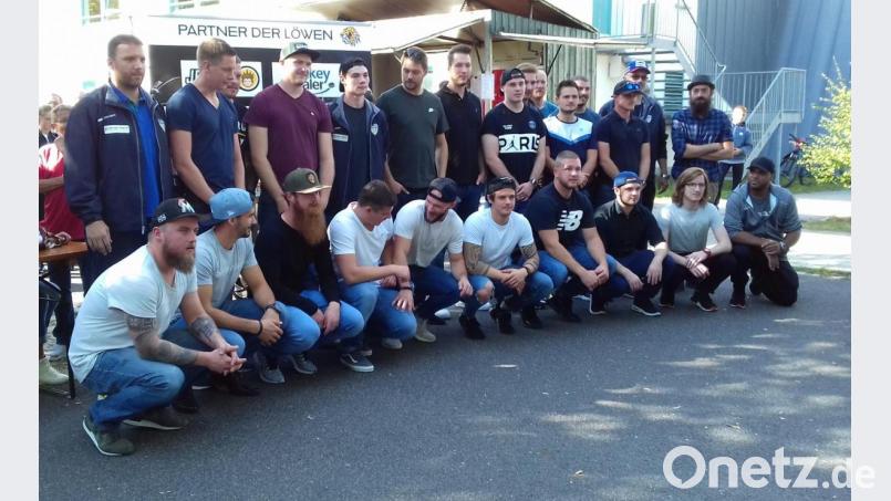 Zur Saisoneröffnung stellten sich die Wild Lions ihrem Publikum vor. Nach einer Woche Training starten die Spieler um Coach Dan Heilman in die Vorbereitungsspiel-Serie. Bild: pa