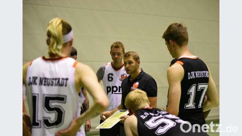 Der Neustädter Coach Stefan Merkl erwartet eine schwere Saison. Bild: Tobias Schwarzmeier