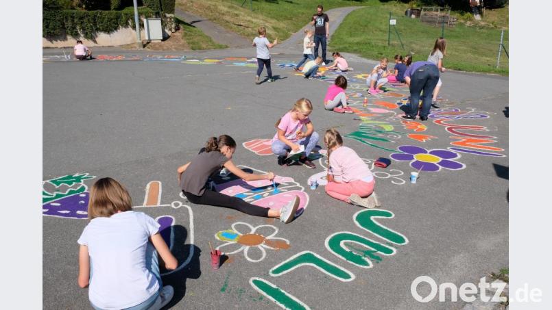 Das Straßenmalen wird begeistert angenommen. Bild: do