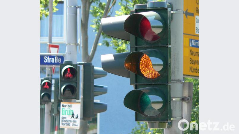 Die Kreuzung bei der OTH bekommt eine neue Ampel. Symbolbild: Petra Hartl