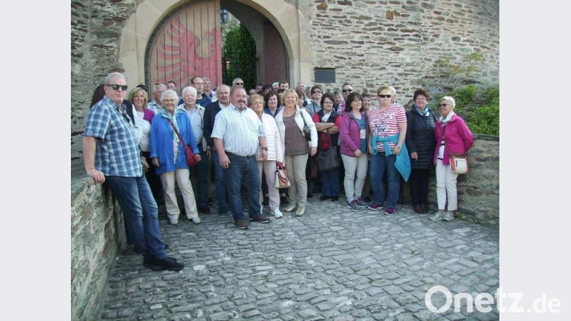 Einen vergnüglichen Sommerabschied verbringen die 44 Ausflügler des "Runden Tischs" aus Trabitz auf Burg Lauenstein (Bild) und in den Saalfelder Feengrotten. Bild: bjp