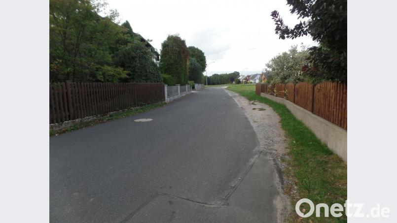 Dieses Teilstück der Ortsstraße in Unterbruck ist eine von weiteren vorgesehen Maßnahmen zur Verbesserung der Straßenentwässerung. Bild: br