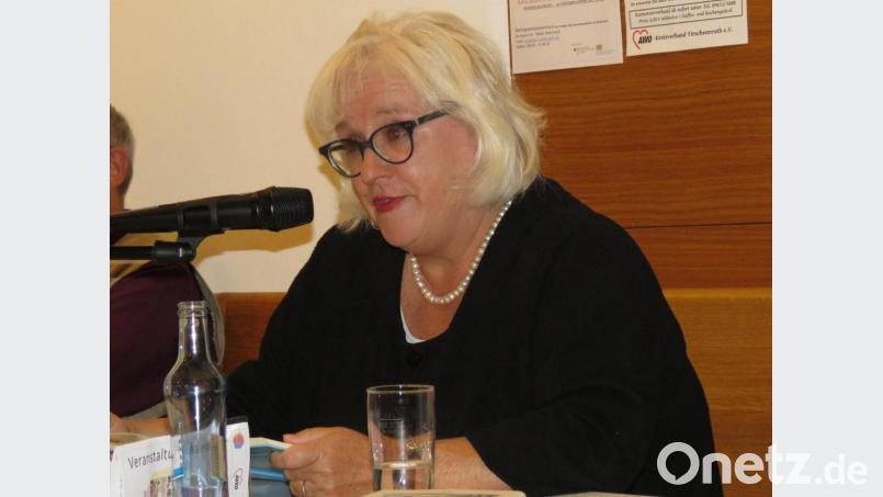 Christl Schemm, die Tochter des bekannten Autors Otto Schemm, las lebhaft und spannend aus den Büchern ihres Vaters vor. Bild: ubb