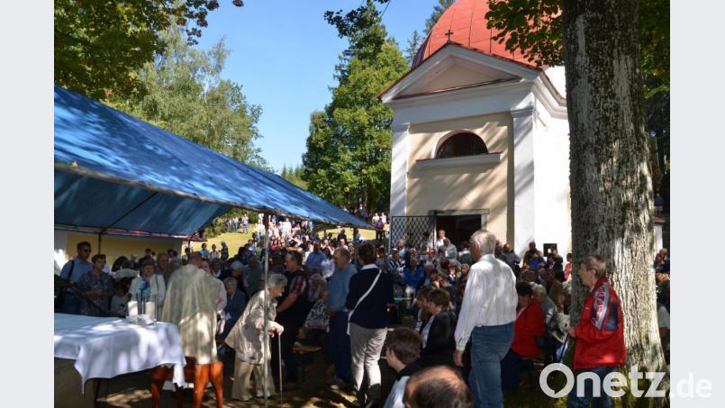 Sehr gut besucht war der Wallfahrtsgottesdienst zum Hauptfest von Dobra Voda bei Pocinovice, an dem auch die Schwarzacher Wallfahrer teilnahmen. Bild: ga