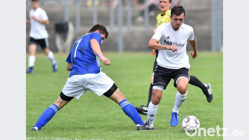 Maximilian Geber (rechts) ist aus dem Urlaub zurück und verstärkt den Kader SpVgg SV II rechtzeitig zum Duell gegen seine ehemaligen Etzenrichter Mannschaftskameraden. Bild: A. Schwarzmeier