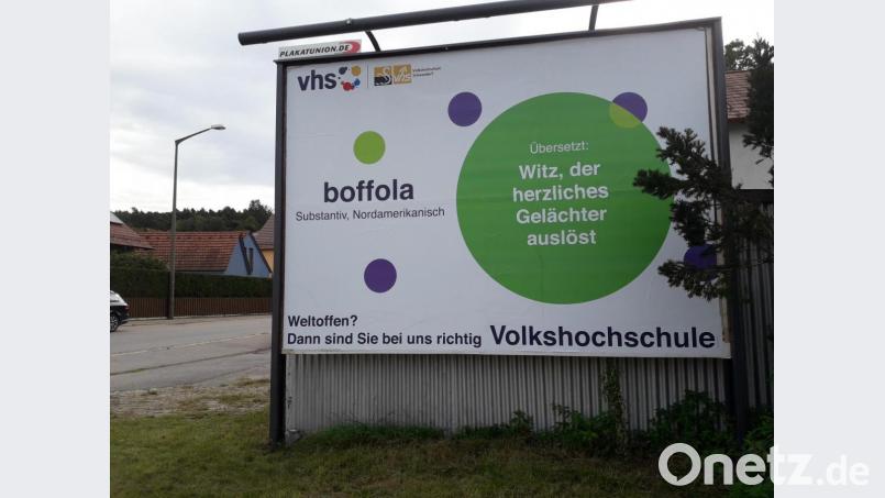 „Weltoffen? Dann sind Sie bei uns richtig“: Unter diesem Motto wirbt die Volkshochschule für ihre Kurse. Bild: exb