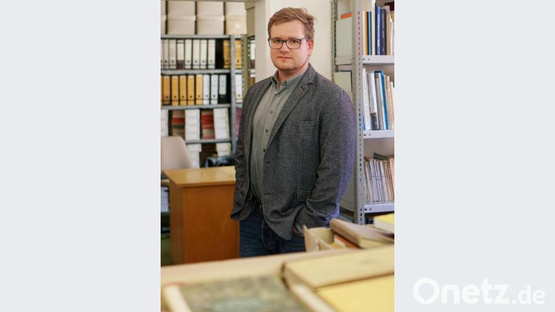 Nabburg und Pfreimd haben seit rund zwei Monaten einen neuen Archivar: Felix Engel. Im Interview stellt sich der gebürtige Magdeburger den Fragen von Oberpfalz-Medien. Bild: Christopher Dotzler