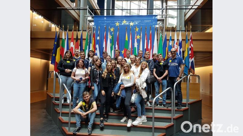Die Eschenbacher Gymnasiasten bei der Erkundung des Europaviertels von Straßburg. Bild: exb