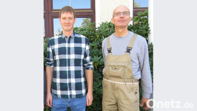 Studienreferendar Michael Vetter (links) aus Nefling und Schreinermeister Michael Doblinger aus Schmitzdorf/Pemfling sind neu im Lehrerkollegium der Berufsschule an der Amberger Straße. Bild: exb/Armin Wild