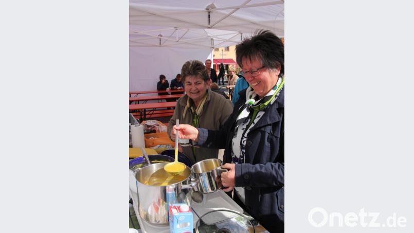 Beim Obst- und Gartenbauverein Tirschenreuth gab es eine leckere Kürbissuppe. Bild: kro