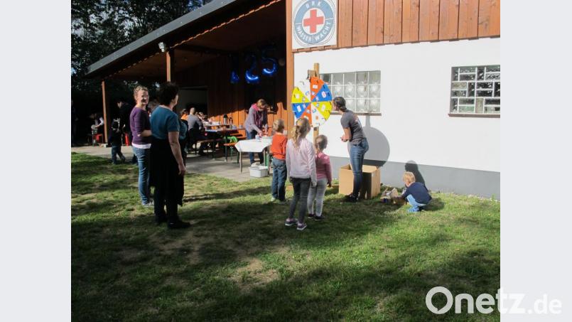Am Glücksrad gibt es kleine Preise zu gewinnen. Bild: adj