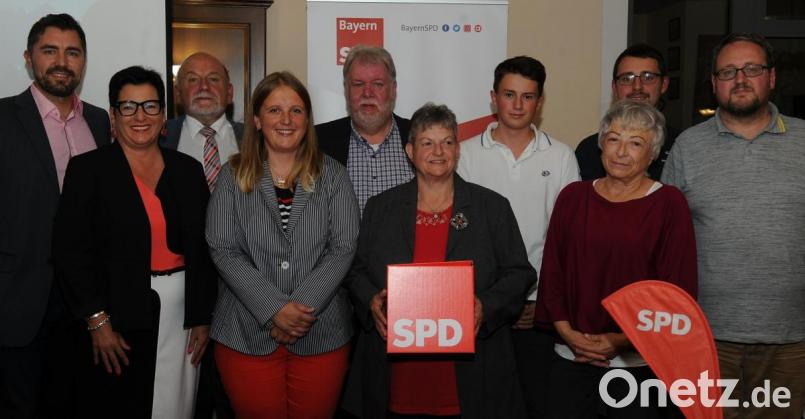 Von links: Gerald Schmidt, Birgit Fruth, Martin Seibert, Simone Böhm-Donhauser, Dieter Weiß, Sonja Höcherl, Lukas Plössl, Rita Weber, Simon Seibert und Daniel Seibert. Bild: gf