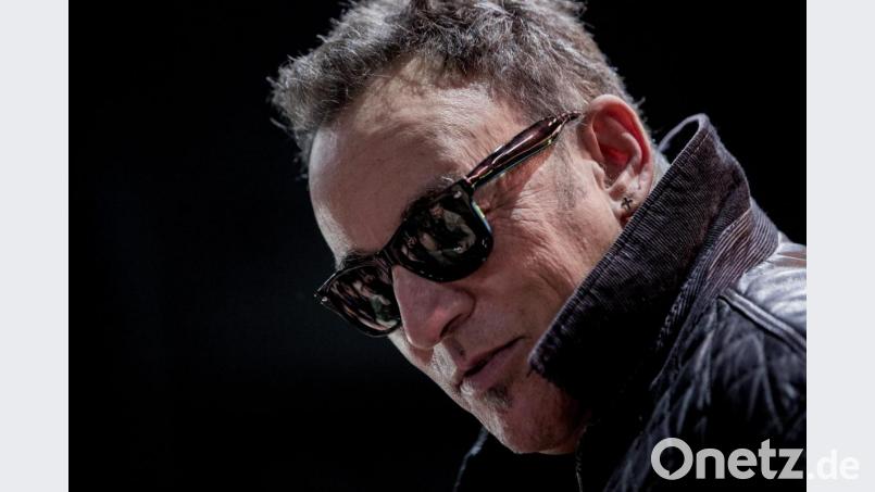 Coole Socke: Bruce Springsteen posiert 2013 vor einem Konzert in Oslo (Norwegen). Bild: Solum, Stian Lysberg NORWAY OUT/dpa