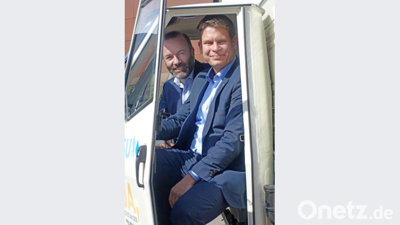 Manfred Weber (links) steht hinter dem OB-Kandidaten der Weidener CSU. Bild: Wieder