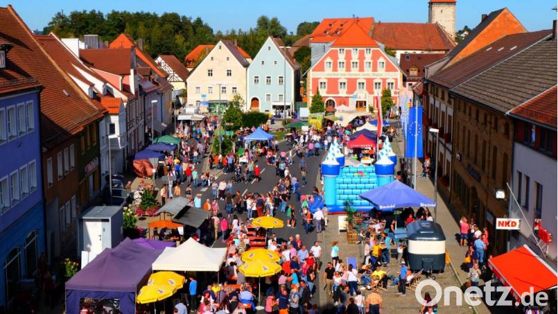 Aus nah und fern strömten die Besucher zum Vilsecker Herbstmarkt. Bild: Stefanie Gradl