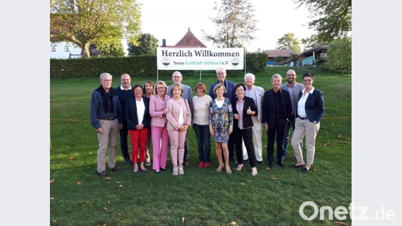Die erfolgreichsten Teilnehmer beim Golfturnier der Rotarier aus Weiden und dem Stiftland auf der Anlage bei Neualbenreuth. Bild: exb