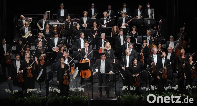 Das Philharmonische Orchester Regensburg im Amberger Stadttheater. Dirigent: Chin-Chao Lin. Bild: Wolfgang Steinbacher