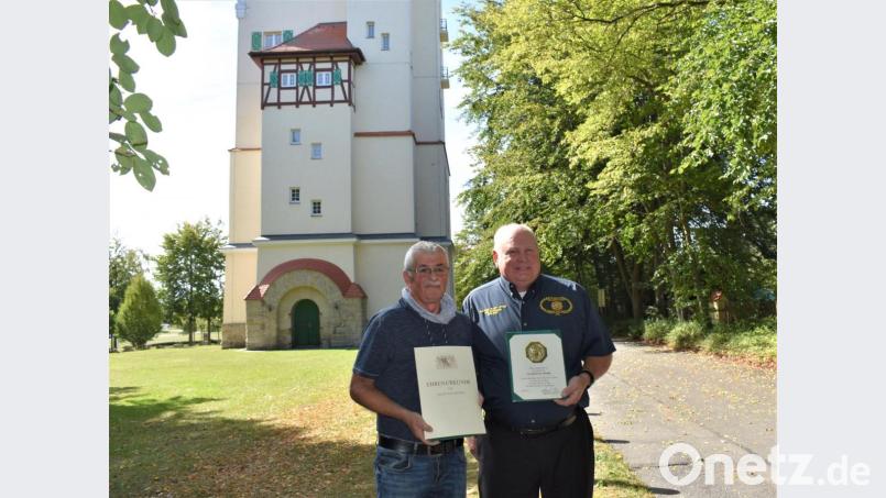 Siegfried Schieder (von links) und Gladwin "Kurt" Spohr sind jahrzehntelang für die US-Garnison im Einsatz. Bild: rgr