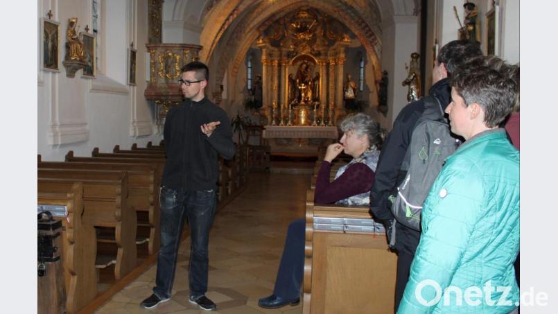 Eine interessante Kirchenführung mit Simon Steiner eröffnete die &quot;Lange Nacht der Volkshochschulen&quot;. Bild: pko