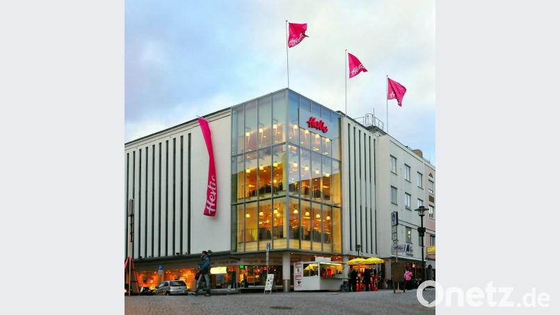 Untergang mit fliegenden Fahnen: 48 Jahre lang gibt es das Kaufhaus Hertie. Bild: Wilck