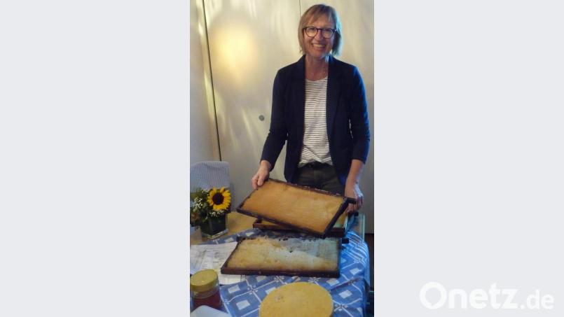 Johanna Baumann beleuchtete das Thema "Bienen - wichtig für Mensch und Natur und Lieferanten wertvoller Erzeugnisse". Bild: exb