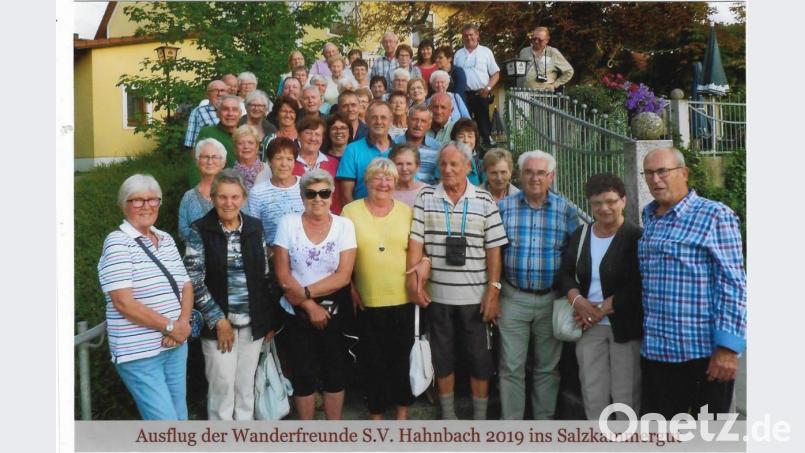 Die agile Wandergruppe des SVH. Rechts der Vorsitzende der SVH-Wanderfreunde, Hermann Graf. Bild: exb